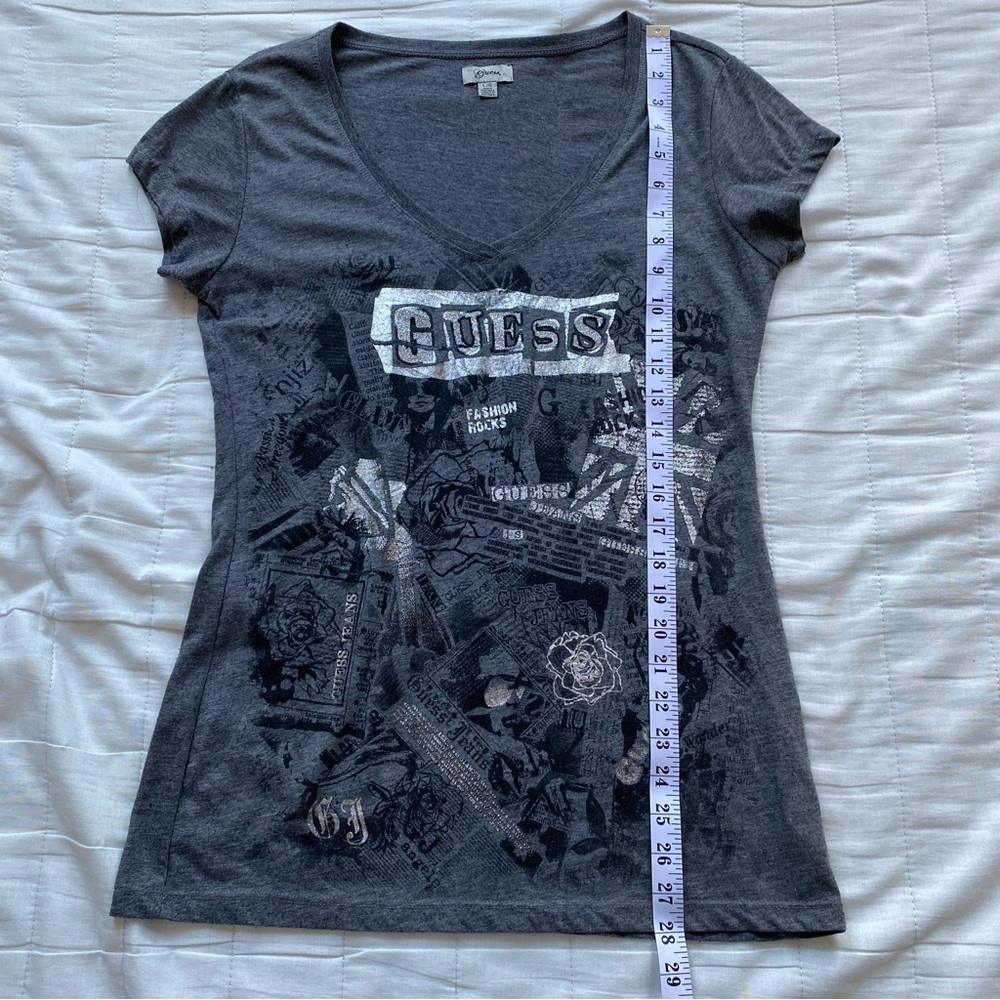 GUESS Charcoal Gray V-Neck Graphic Short Sleeve Tee - Picture 7 of 7